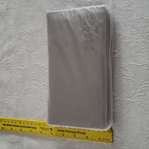 HOST PICK. NWT. Benoss Milan Small Carrying Soft Leather Purse/Wallet - Picture 2 of 6